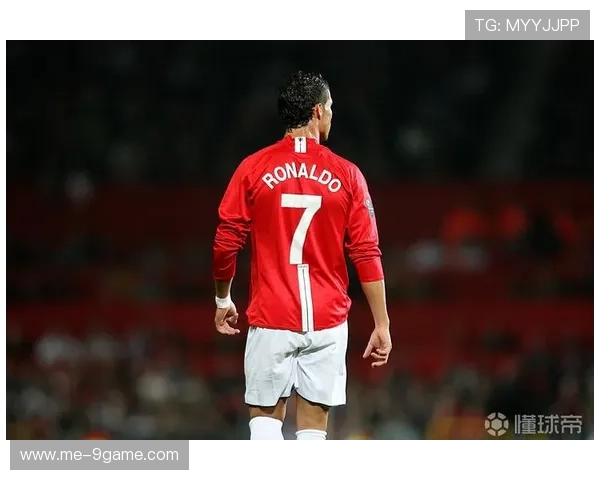 从短跑赛道到绿茵场：曾是短跑明星的足球球员传奇之路