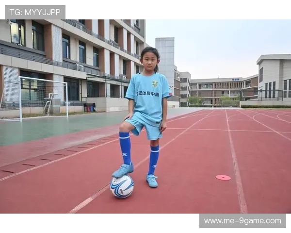 以足球明星为榜样培养卓越领导力和团队精神的成功之道