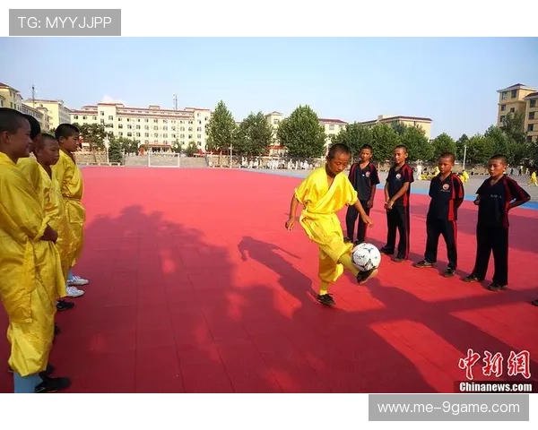 少林足球星爷颠球挑战赛 展现极致技艺与幽默风格